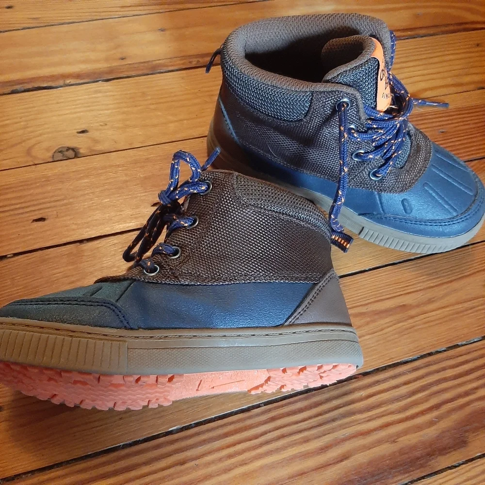 Osh Kosh lace up duck boot toddler 11
